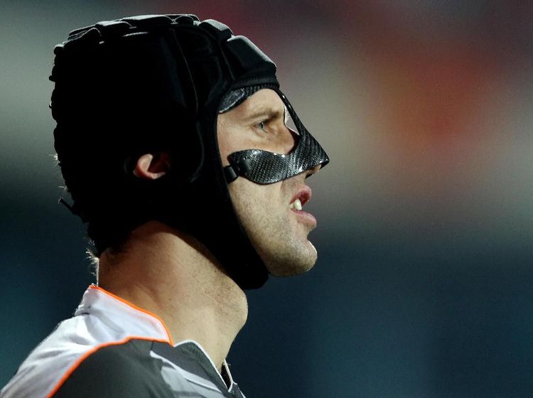 Para Pemain Bertopeng di Lapangan Hijau