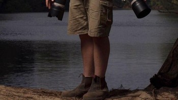 Dia adalah Robert Irwin bocah berusia 13 tahun yang merupakan anak kedua dari Steve Irwin. Seperti diketahui nama Steve Irwin merupakan sosok terkenal di dunia perhewanan buas. Ia terkenal dengan julukan Sang Penakluk Buaya. Foto: Robert Irwin