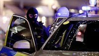 Laporan penembakan itu diterima kepolisian pukul 16.48 waktu setempat melalui telepon. Polisi bersenjata kemudian bergegas menuju ke lokasi tersebut. (Foto: REUTERS/Simon Dawson)