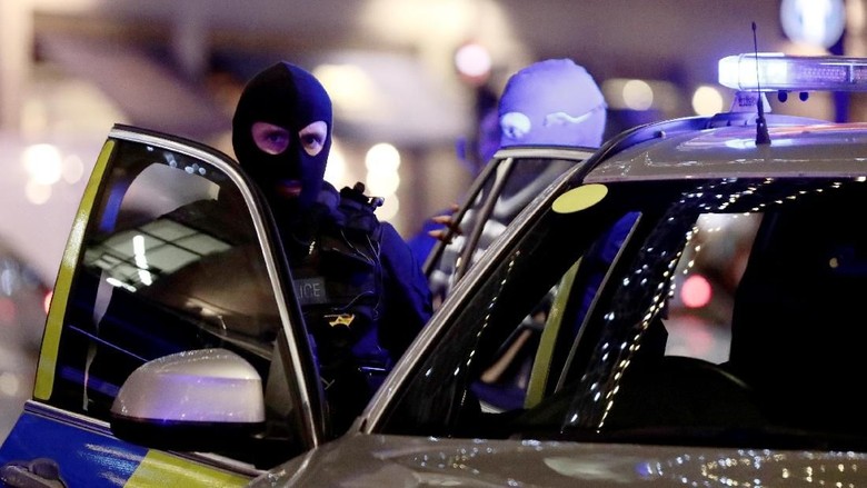 Polisi Pastikan Tak Ada Penembakan di Oxford Street London Polisi Pastikan Tak Ada Penembakan di Oxford Street London