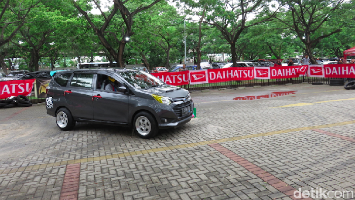 Pengangkut Sayur pun Ikut Slalom