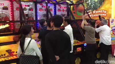 Lincahnya Jan Ethes Bantu Jokowi Main Basket Lawan 2 Menteri