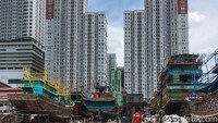 Dalam memperbaiki kapal, para pekerja dibayar mulai dari Rp 150.000 hingga Rp 250.000 per hari.