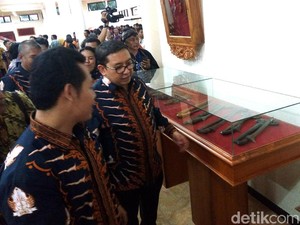 Melebihi Milik Jokowi, Berapa Jumlah Koleksi Keris Fadli Zon?