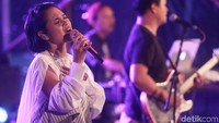 Ini gaya Andien saat tampil di acara tersebut. Foto: Andien (Hanif/detikHOT)