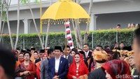Jokowi dan Iriana tiba lokasi acara di Bukit Hijau Regency Taman Setia Budi (BHR Tasbi), Kota Medan, Sumatera Utara, Sabtu (25/11/2017) pukul 09.30 WIB.