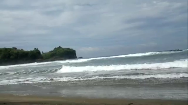 Pengunjung Pantai Serang Blitar Dilaporkan Hilang Terseret Ombak