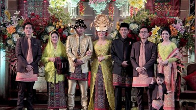 Lihat Lagi yang Unik dari Kirab dan Resepsi Kahiyang-Bobby di Medan