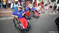 Beberapa peserta terlihat ditemani oleh sanak keluarga.