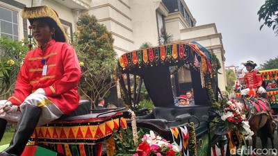 Foto: Ornamen Mandailing dan Bunga di Kereta Kencana Kahiyang-Bobby