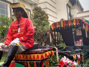 Foto: Ornamen Mandailing dan Bunga di Kereta Kencana Kahiyang-Bobby
