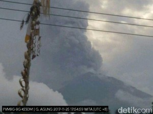 Masyarakat Diimbau Tak Dekati Radius 6 Km dari Puncak Gunung Agung