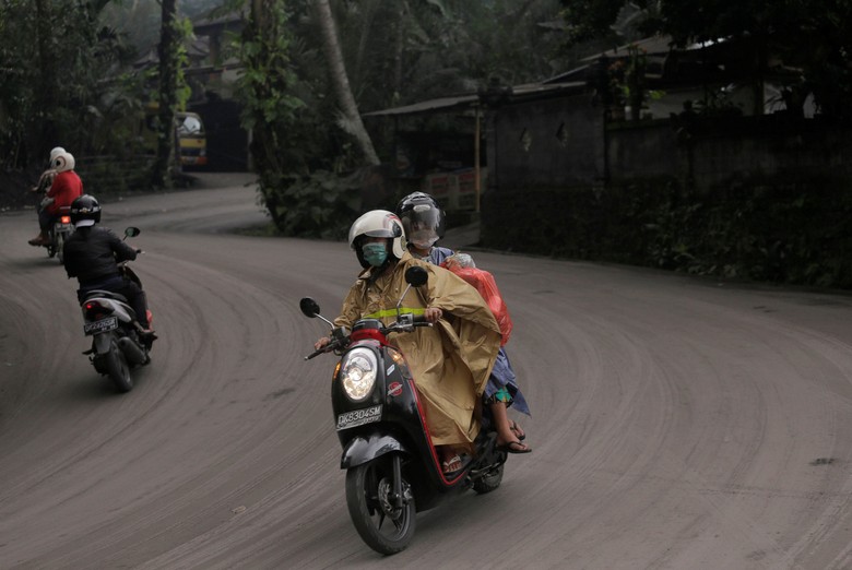 Hujan abu di Bali : Gunung Agung (Foto: Dok. REUTERS/Johannes P. Christo) Hujan abu di Bali : Gunung Agung (Foto: Dok. REUTERS/Johannes P. Christo)