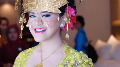 Foto: Warna-Warni Kebaya Pengantin Kahiyang Ayu dari Solo Hingga Medan