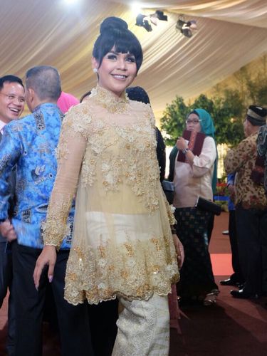 Foto Adu Gaya Kebaya  Selebriti di  Pernikahan Kahiyang Ayu 