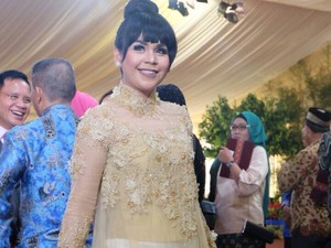 Foto: Adu Gaya Kebaya Selebriti di Pernikahan Kahiyang Ayu di Medan