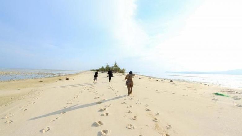 Gili Noko Pulau kecil nan cantik di Gresik