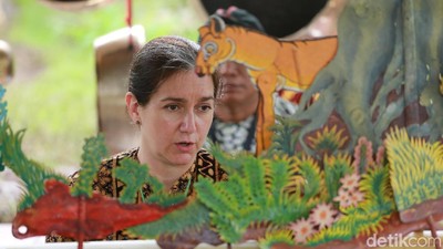Bule Aja Main Wayang, Masa Kamu Nggak Sih!