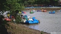 Perkampungan yang terletak di selatan Kota Jakarta ini merupakan salah satu objek wisata yang menarik bagi wisatawan yang ingin menikmati suasana khas pedesaan atau menyaksikan budaya Betawi asli secara langsung.