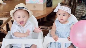 Lucunya si Kembar Anak Cynthia Lamusu dan Surya Saputra