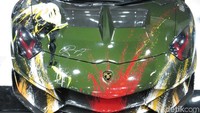 Mempercayai tim modifikasi Hanggar Auto Workshop dan SkyRacing, Aventador berwarna putih miliknya berganti rupa menjadi Dark Green Centenario. Foto: Ruly Kurniawan
