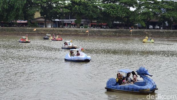 Mengabiskan libur akhir pekan tak ada salahnya berwisata ke Setu Babakan. Disana Anda akan dimanjakan dengan budaya Betawi yang khas.