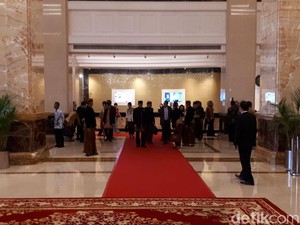 Keluarga Besar Jokowi Bersiap Hadiri Resepsi Kahiyang-Bobby di Medan
