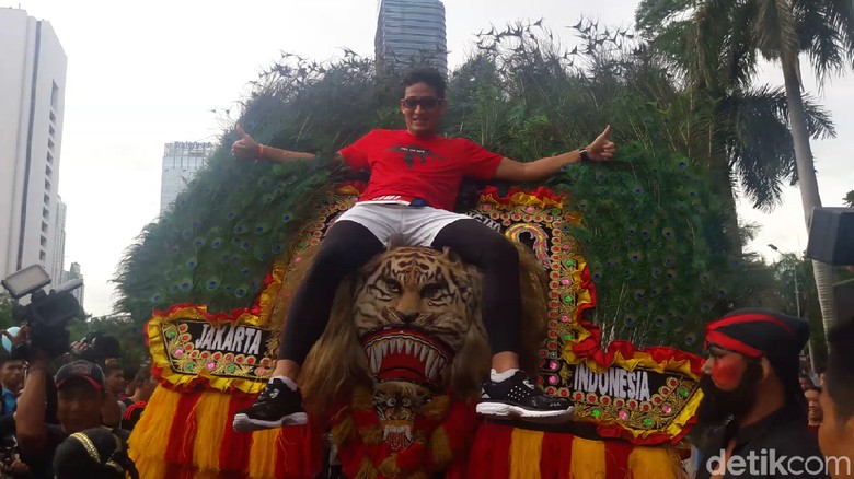 Sandiaga buka kirab kebangsaan Sandiaga buka kirab kebangsaan di monas