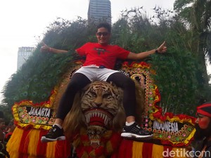 Buka Kirab Kebangsaan di Monas, Sandi Naik Reog