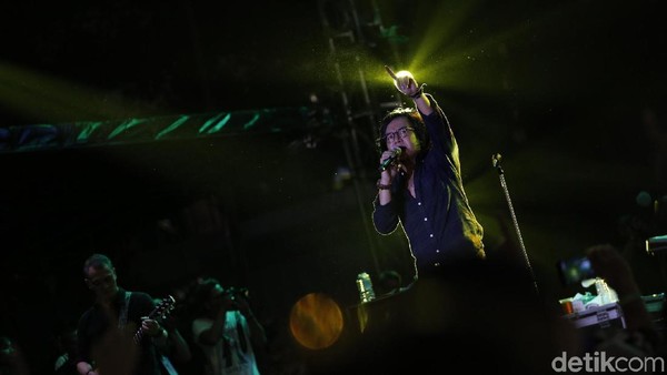 Menengok Aksi Musisi di The 90s Festival