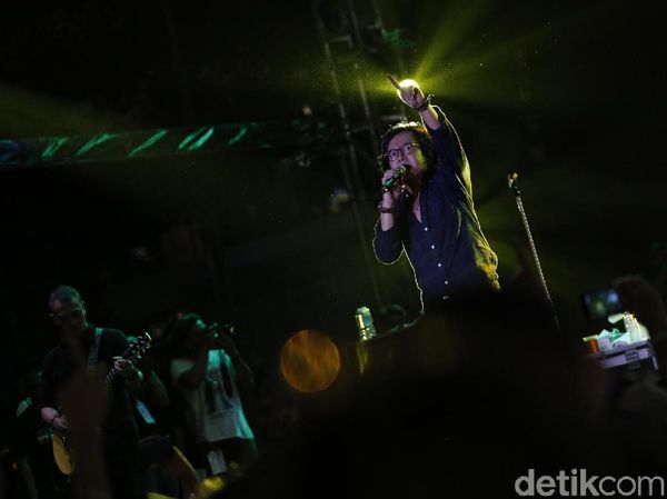 Menengok Aksi Musisi di The 90s Festival
