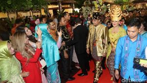 Suasana Hangat di Resepsi Kahiyang-Bobby