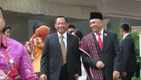 Kapolri dan Kepala Sekretariat Kepresidenan Teten Masduki menyambut peserta kirab (Foto: Andhika Prasetia/detikcom)
