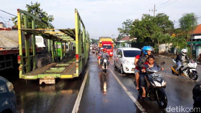 Alasan Truk Ogah Masuk Tol: dari Masalah Tarif Hingga Pungli