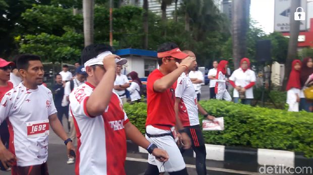 Sandiaga di 6K OJK Run.