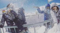 Tidak cuma itu saja, ia juga pernah mencapai puncak Gunung Titlis dan bermain salju di Swiss (ingenst/Instagram)