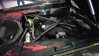Dia membawa Lamborghini Aventador yang sudah dimodifikasi total dengan konsep hand painting. Foto: Ruly Kurniawan