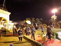 Berpakaian Ala Raja Melayu, Jokowi Temui Raja se-Nusantara