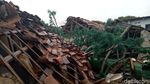 Rusak Parah, Begini Kondisi Rumah yang Tertimpa Tower BTS di Cipayung