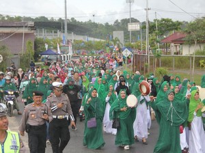 Ribuan Ibu Jalan Kaki Kawal Calon Independen Daftar Pilwakot Tarakan