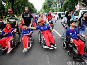 Ratusan Penyandang Disabilitas Ikuti Gerak Jalan Sehat