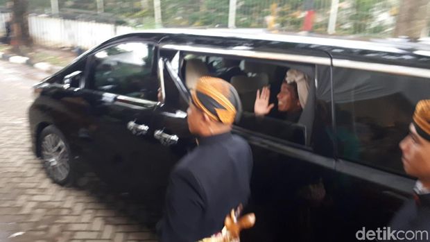 Jokowi Tinggalkan Lokasi Resepsi Kahiyang-Bobby 