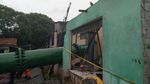 Penampakan Tower BTS yang Roboh dan Timpa 3 Rumah di Cipayung
