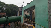 Tower ini roboh ketika hujan deras sekitar pukul 12.00 WIB. Tak ada korban jiwa dari peristiwa ini.