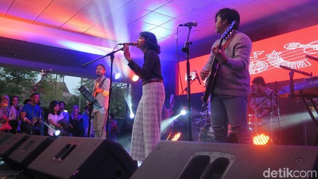 Vira Talisa Bawakan Lagu Baru di Jazz Goes To Campus 2017