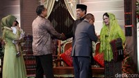 Ekspresi Jokowi dan Iriana terlihat sangat semringah.