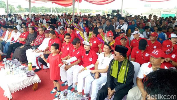 Anies-Sandi hingga M Taufik Hadiri Kirab Kebangsaan di Monas