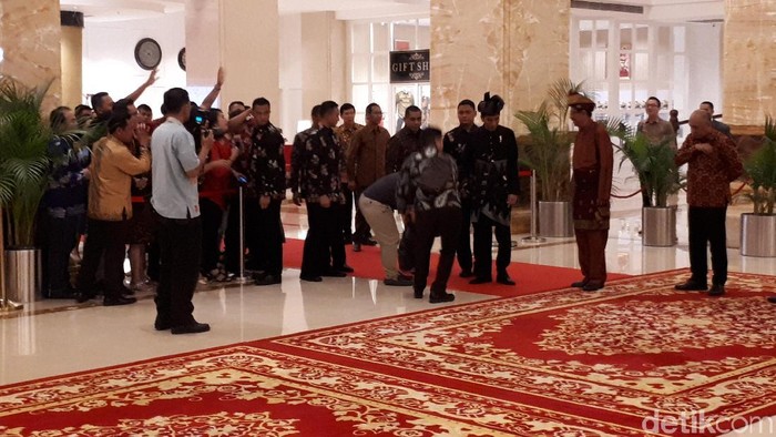 Berpakaian Ala Raja Melayu, Jokowi Temui Raja se-Nusantara