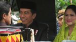Semringahnya Kahiyang-Bobby Ketika Dikirab dengan Kereta Kencana