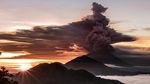 Naik Turun Status Gunung Agung dan Bukti dari Jokowi bahwa Bali Aman